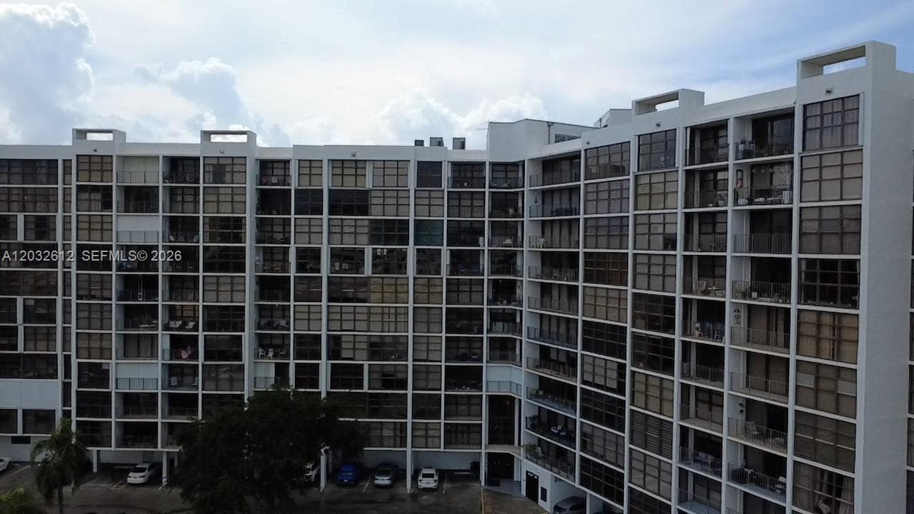 Towers of Ocean View · #1124 in Hallandale Beach - Photo 3