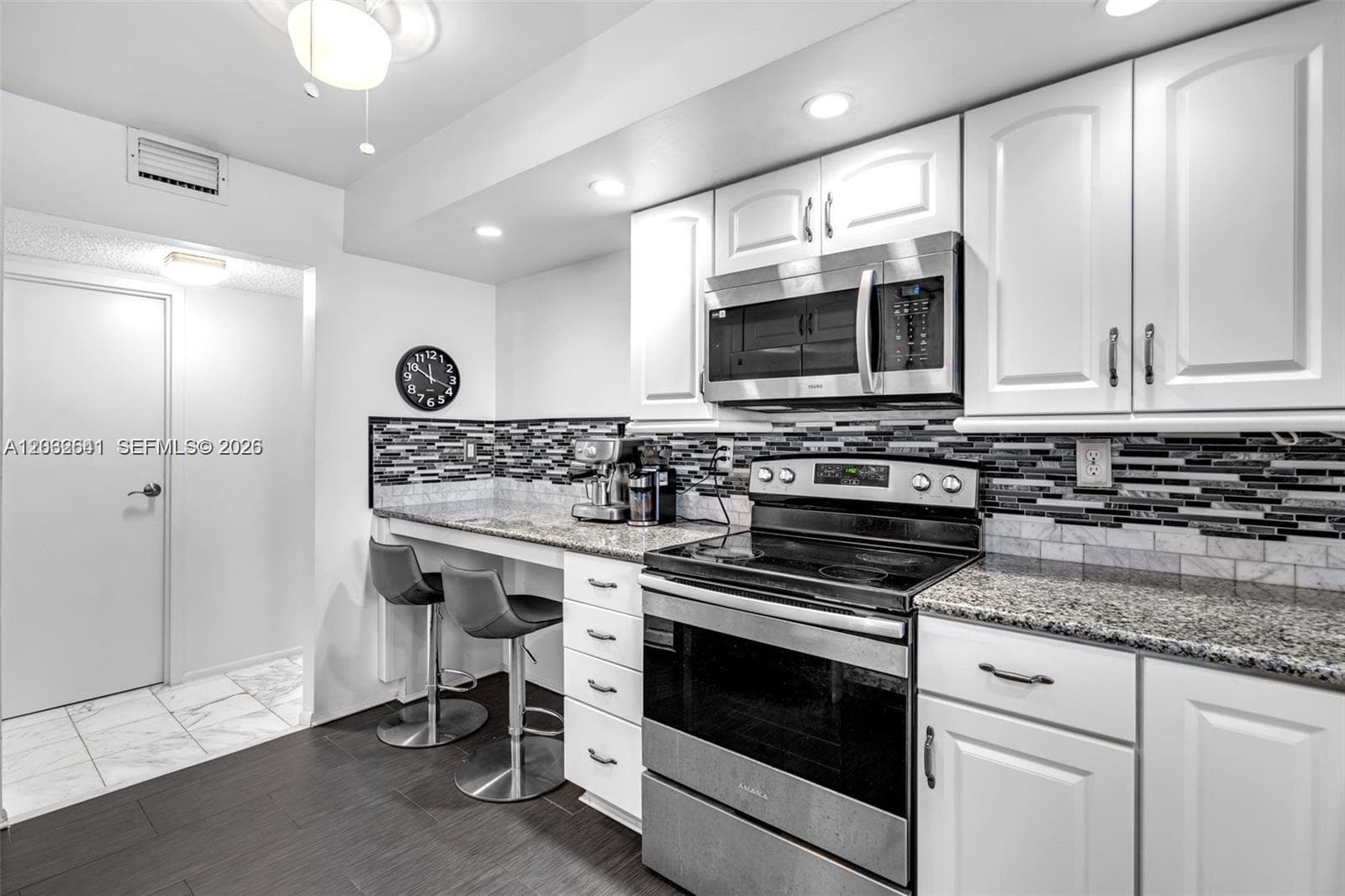 OCEANVIEW PARK CONDO · #715 in Hallandale Beach - Photo 2