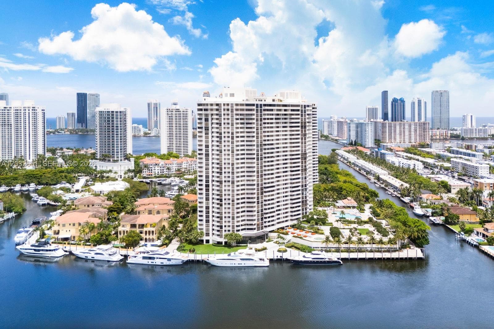 WILLIAMS ISLAND 1000 · #911 in Aventura - Photo 2