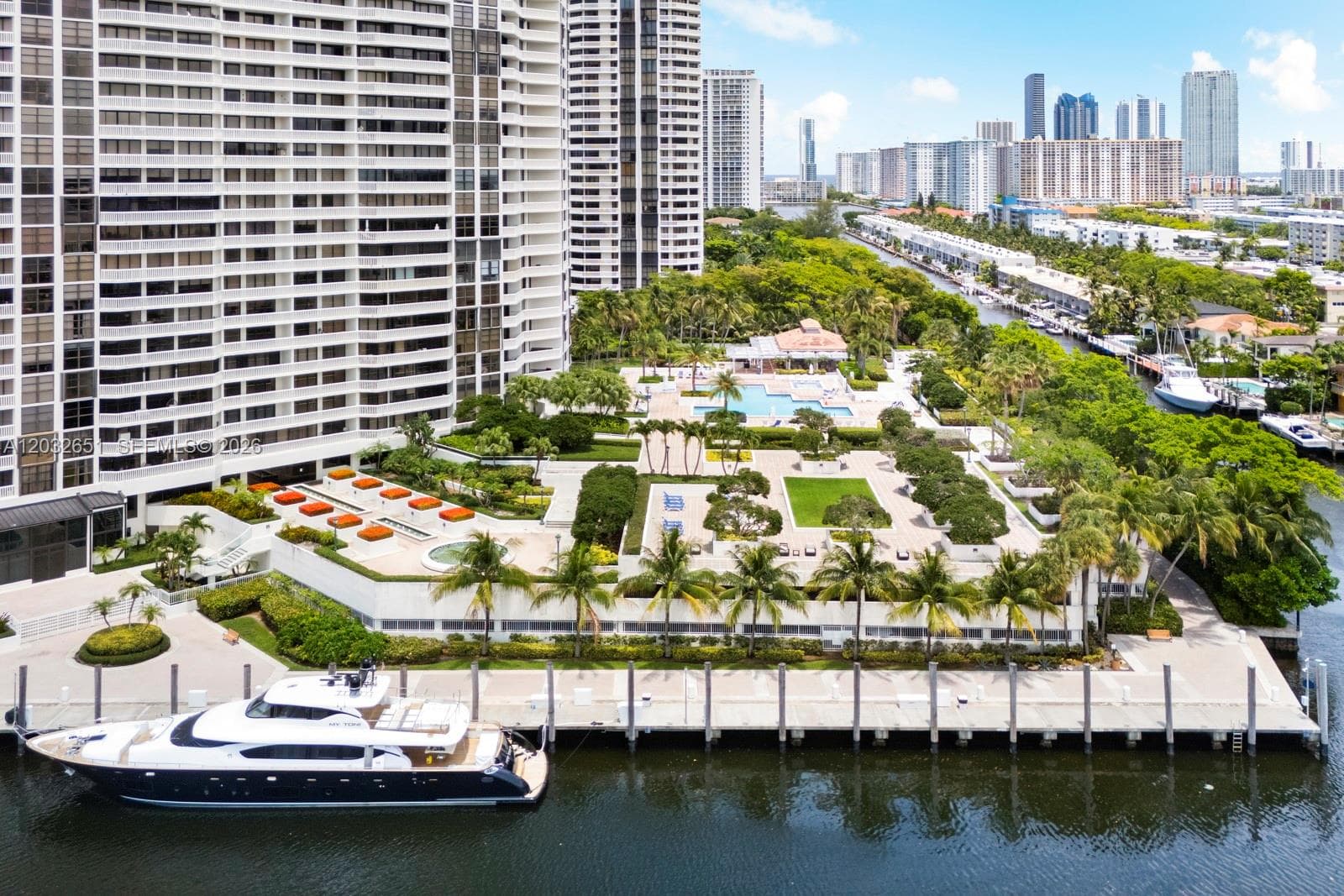WILLIAMS ISLAND 1000 · #911 in Aventura - Photo 37