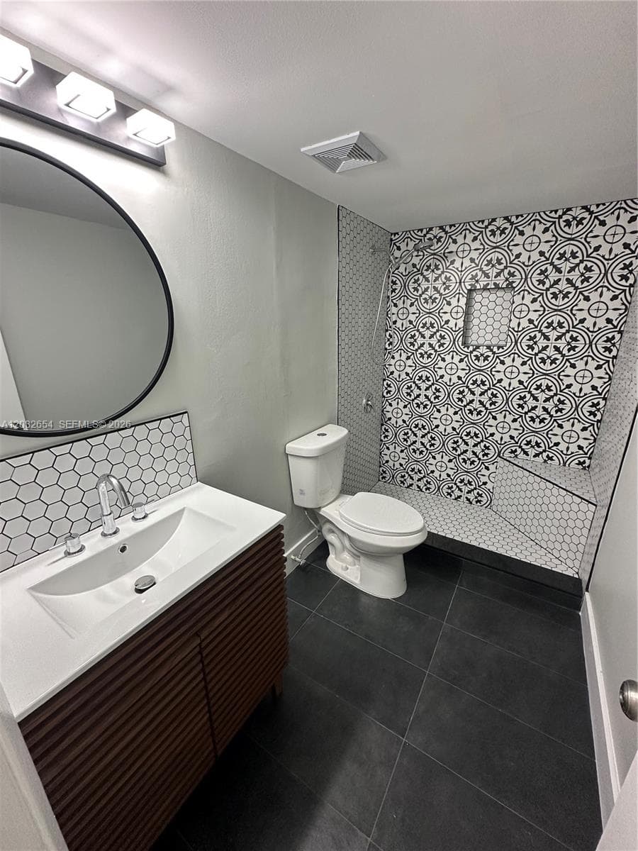 SAMARI LAKE EAST CONDO · #1325 in Hialeah Gardens - Photo 13