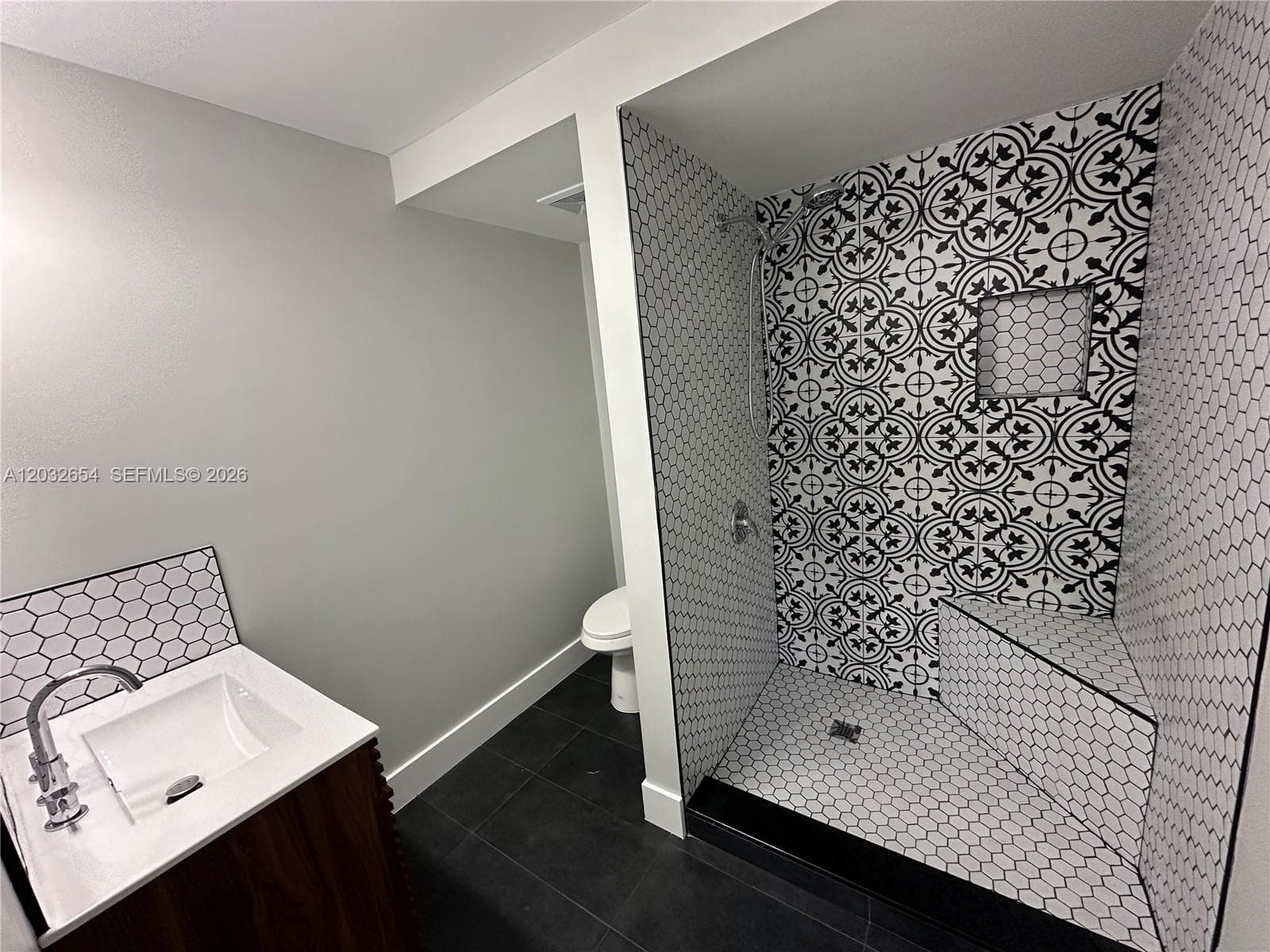 SAMARI LAKE EAST CONDO · #1325 in Hialeah Gardens - Photo 9