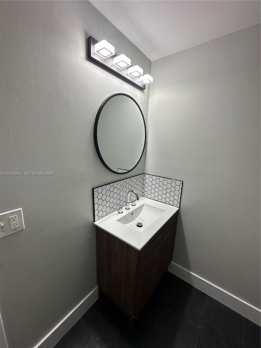 SAMARI LAKE EAST CONDO · #1325 in Hialeah Gardens - Photo 10