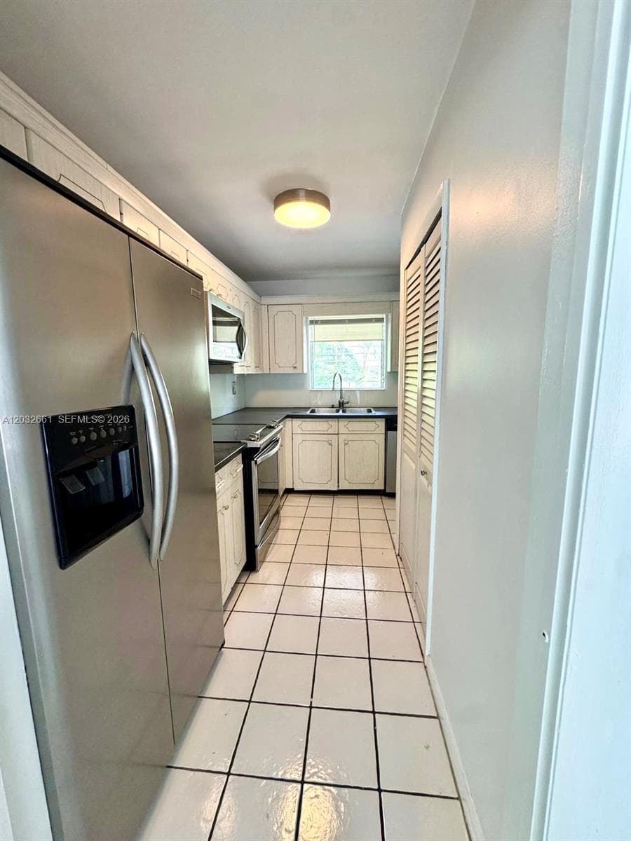 BOCA CAPRI CONDO APTS SLY · #1040 in Boca Raton - Photo 6