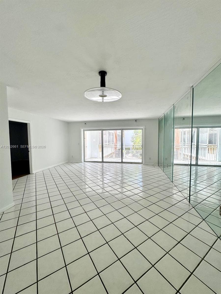 BOCA CAPRI CONDO APTS SLY · #1040 in Boca Raton - Photo 3