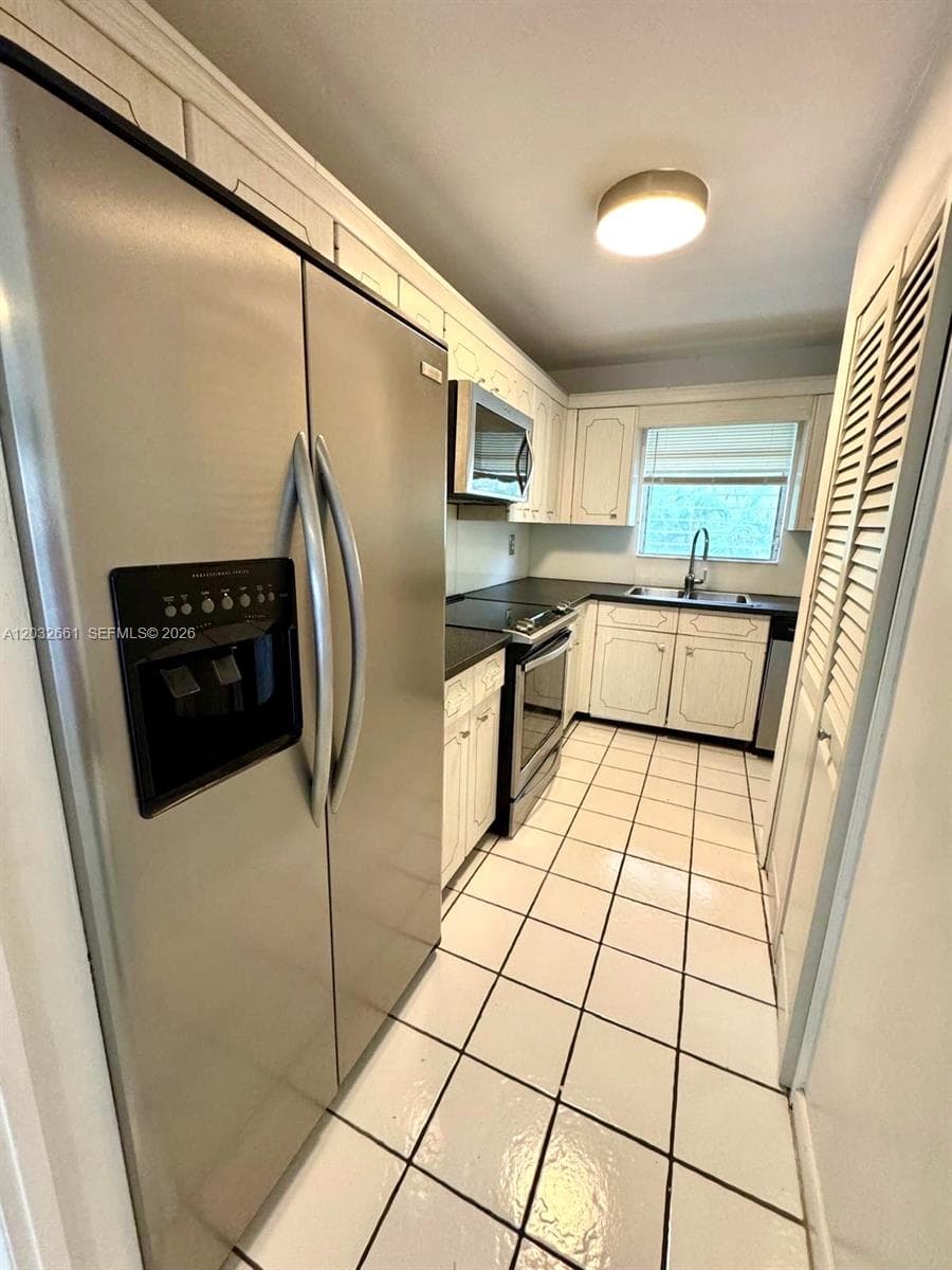 BOCA CAPRI CONDO APTS SLY · #1040 in Boca Raton - Photo 5