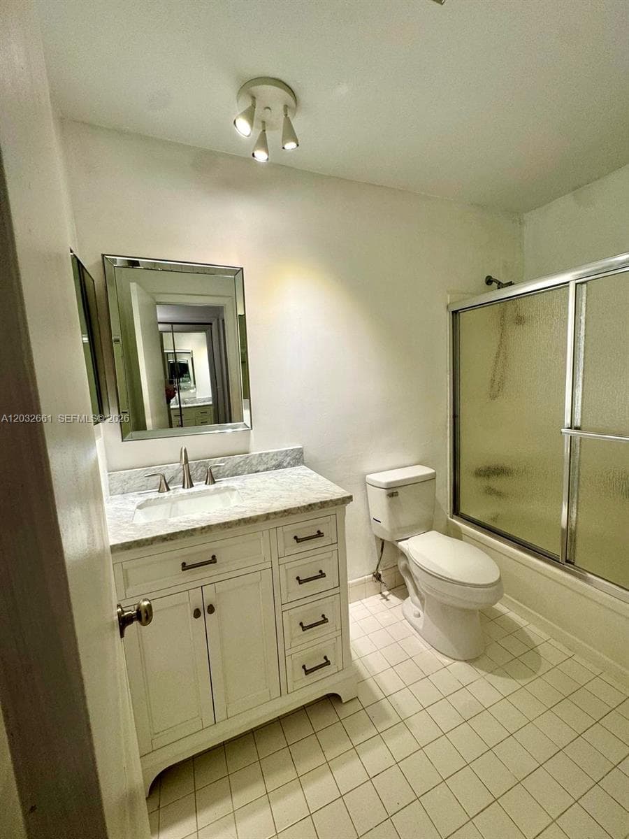 BOCA CAPRI CONDO APTS SLY · #1040 in Boca Raton - Photo 11