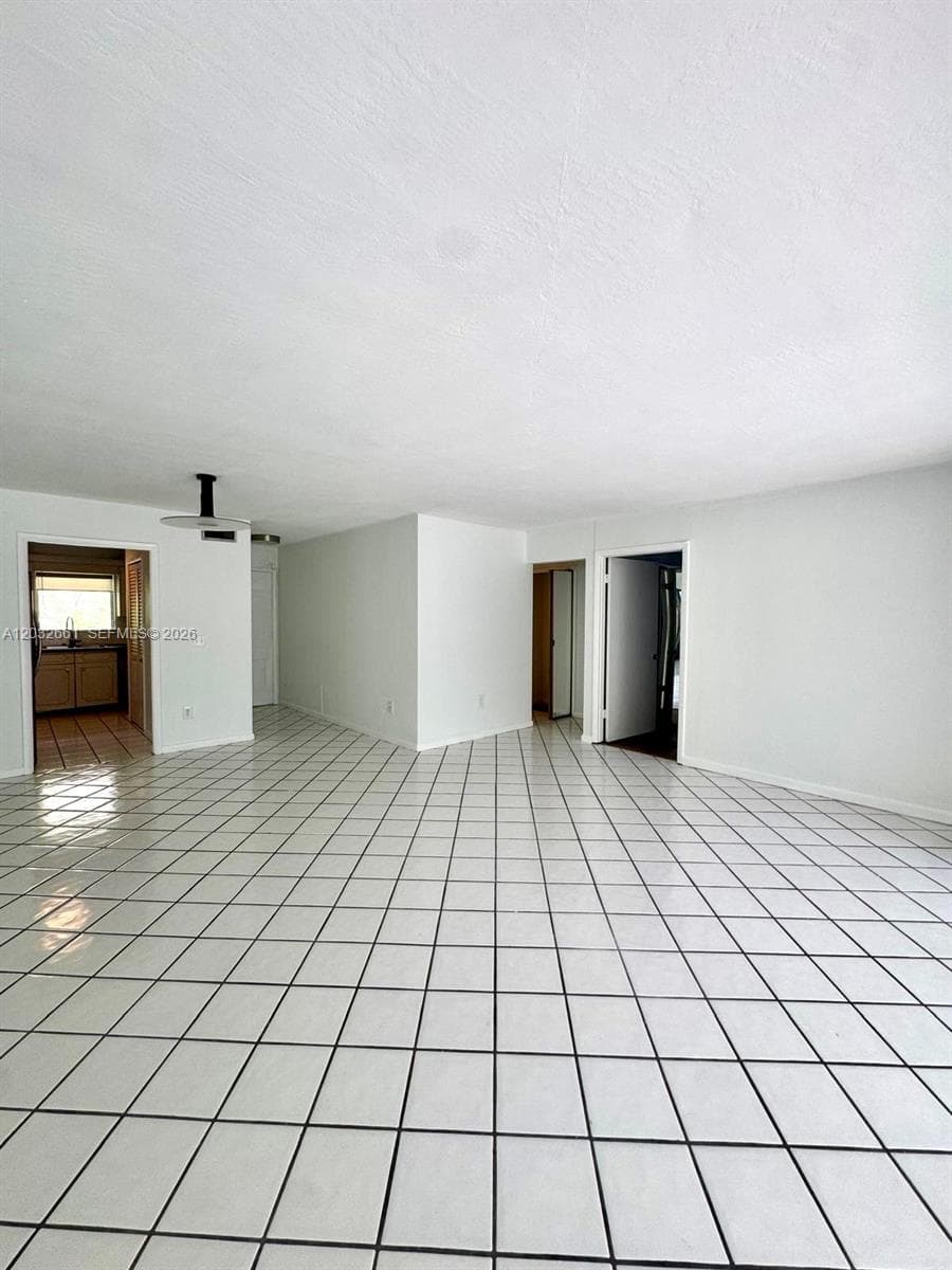 BOCA CAPRI CONDO APTS SLY · #1040 in Boca Raton - Photo 4