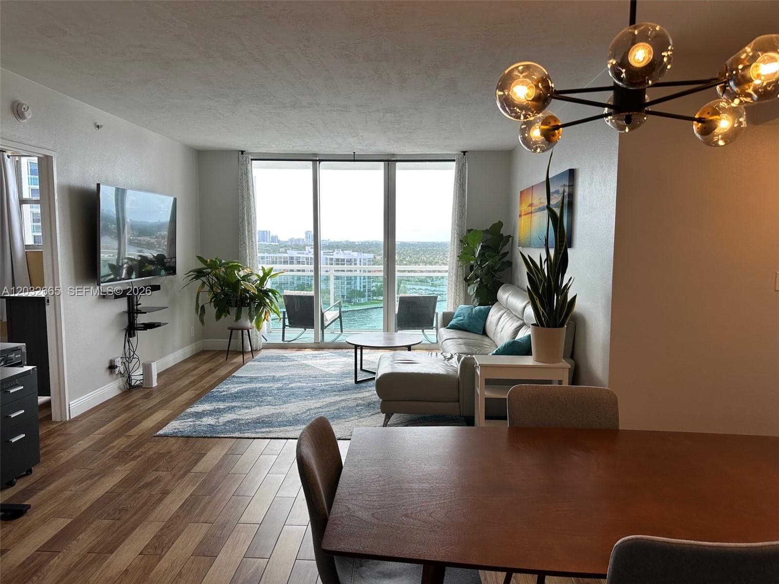RESIDENCES ON HOLLYWOOD B · #1429 in Hollywood - Photo 2