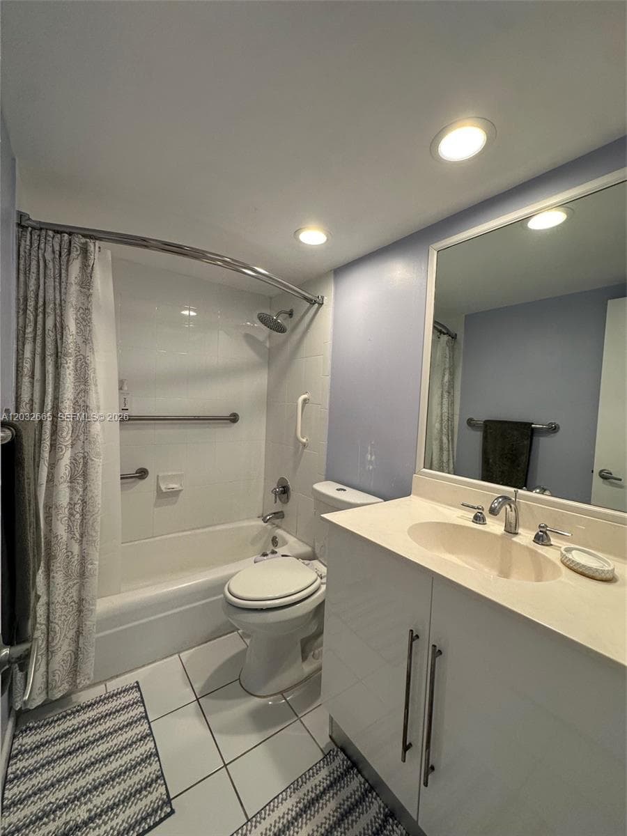 RESIDENCES ON HOLLYWOOD B · #1429 in Hollywood - Photo 16