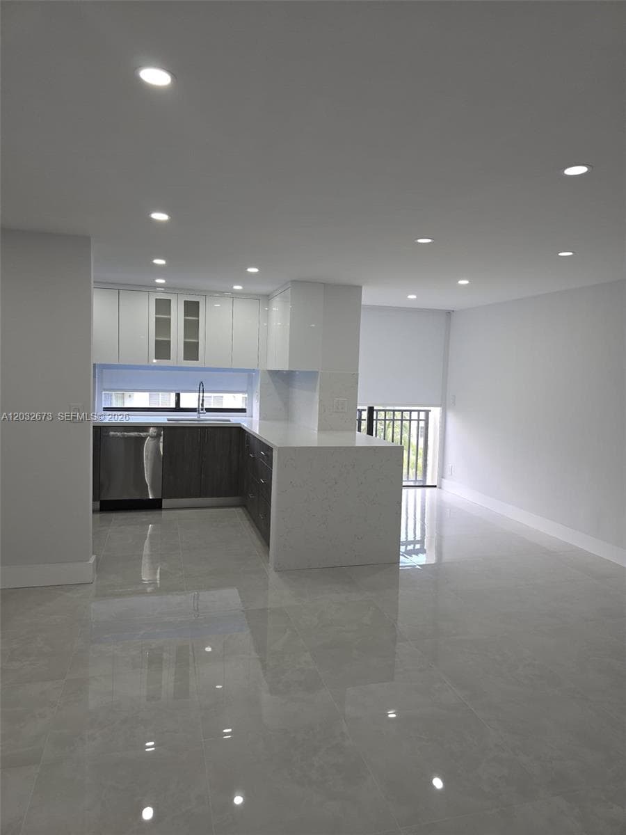 PLAZA OF AMERICAS CONDO P · #601 in Sunny Isles Beach - Photo 7