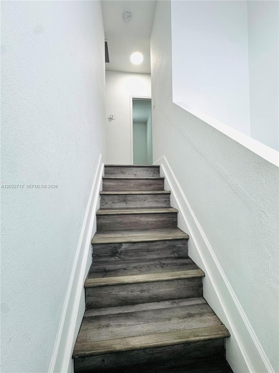 363 NE 35th Ter photo 17