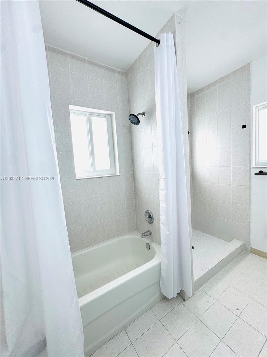363 NE 35th Ter photo 26