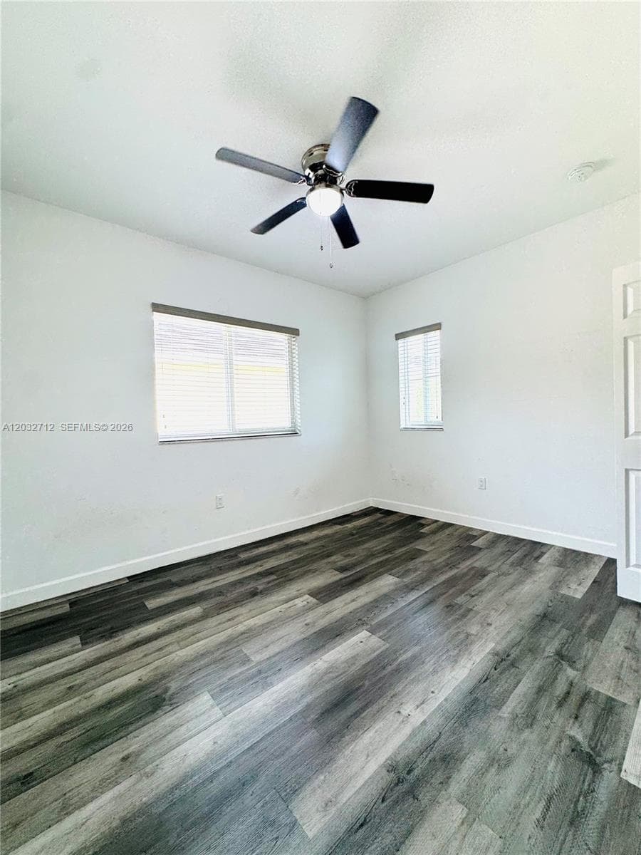 363 NE 35th Ter photo 20