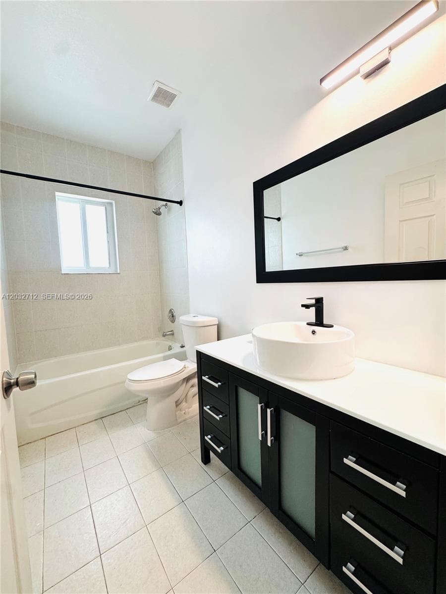 363 NE 35th Ter photo 18