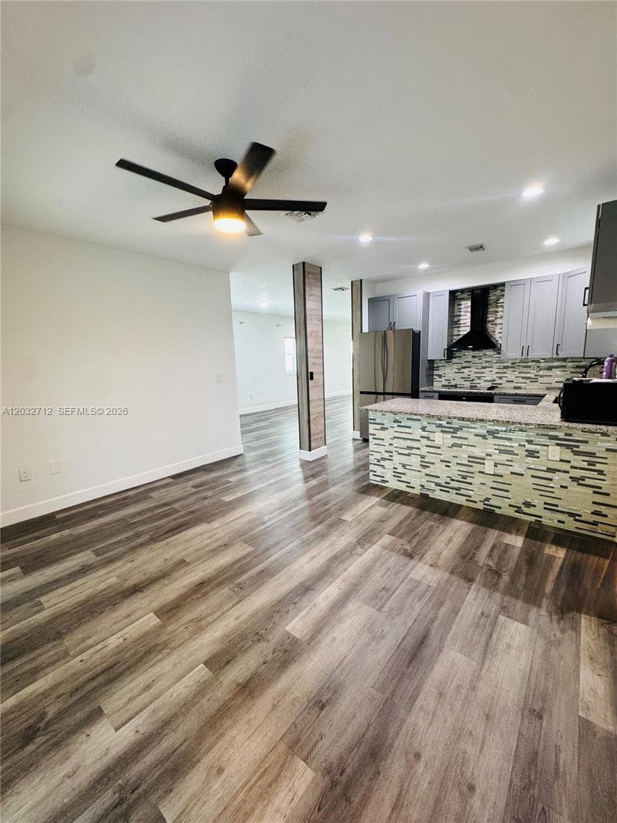 363 NE 35th Ter photo 11