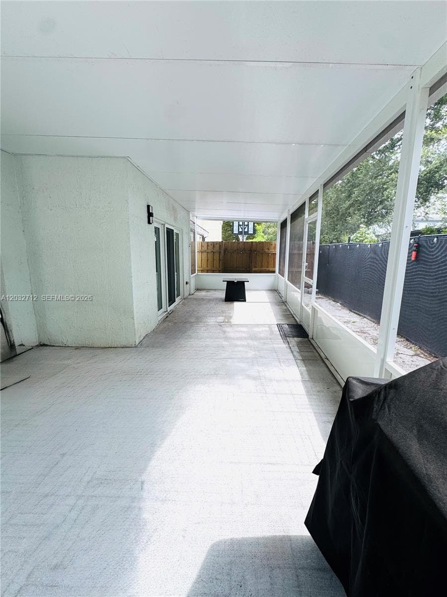 363 NE 35th Ter photo 29