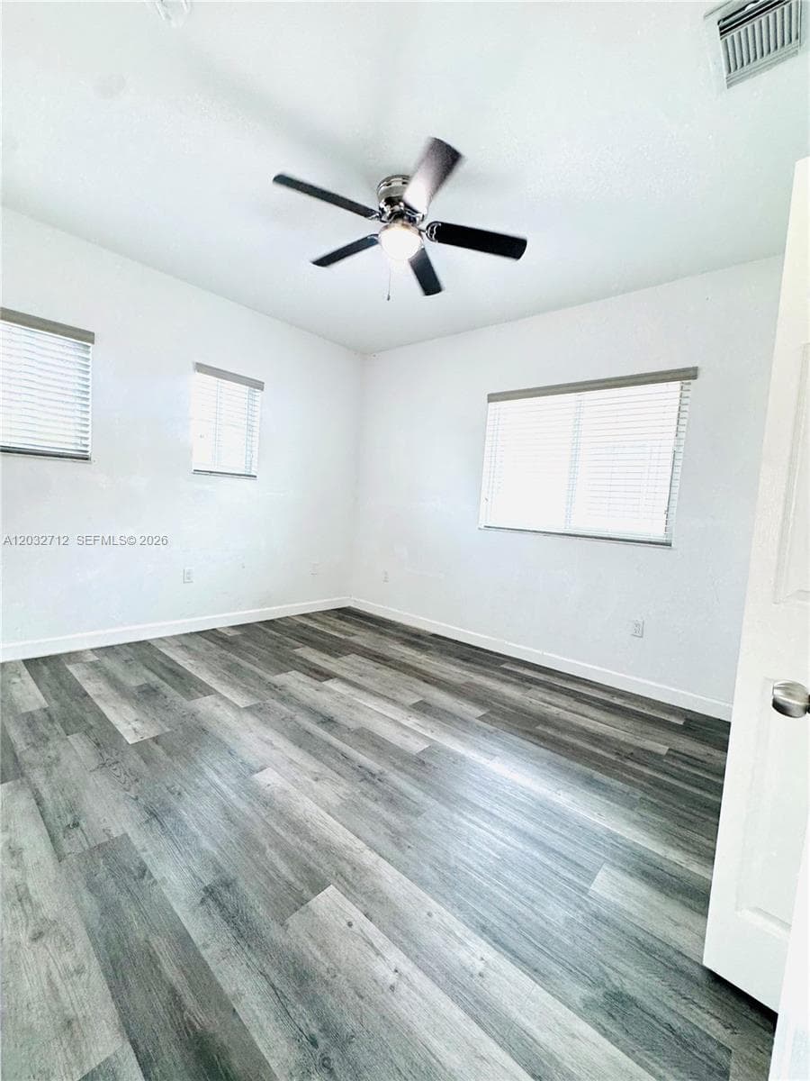 363 NE 35th Ter photo 21