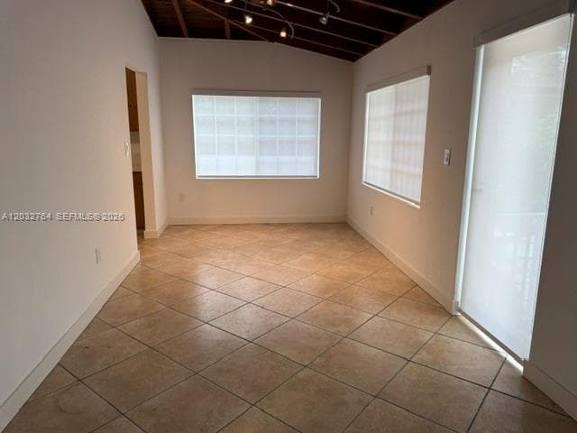 753 Navarre Ave photo 9