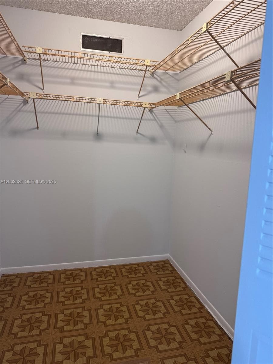 Woodside · #232 in North Miami Beach - Photo 11
