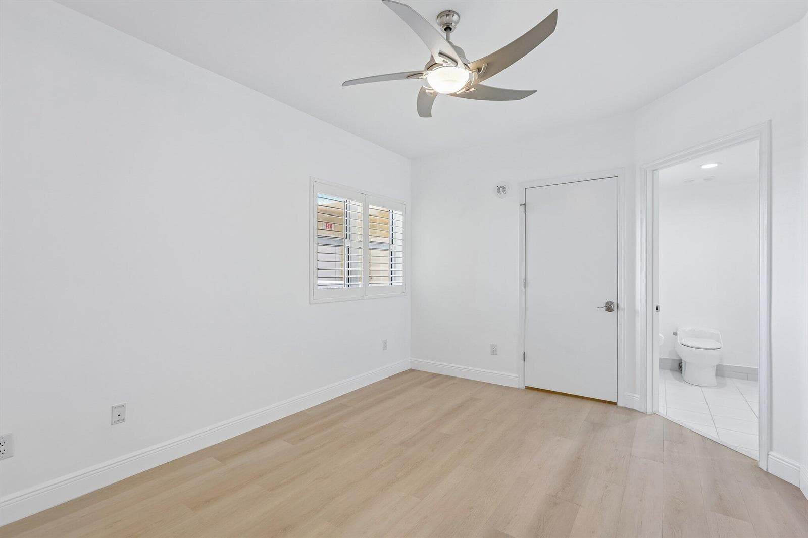 16-web-or-mls-Lake Shore Dr 1202-S0705-0
