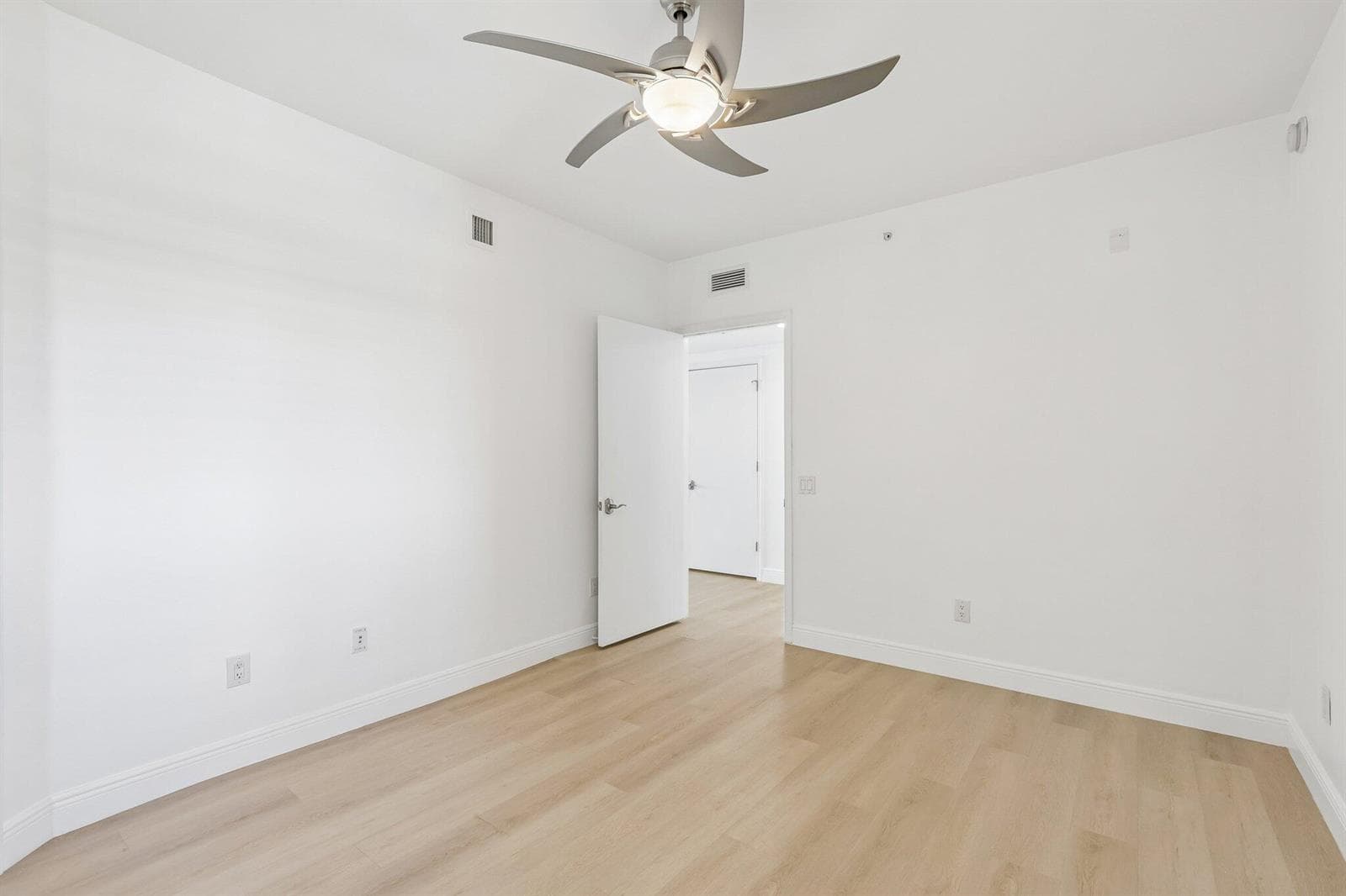 18-web-or-mls-Lake Shore Dr 1202-S0705-0