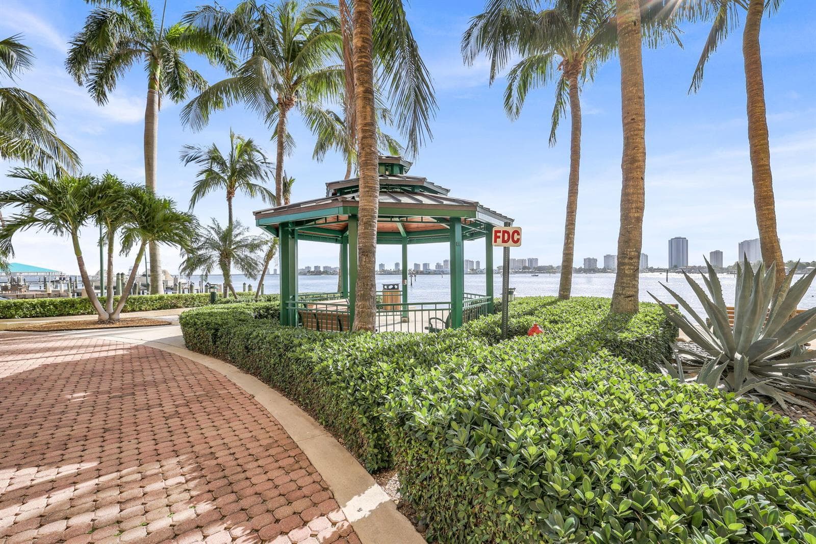 41-web-or-mls-Marina Grand - 23