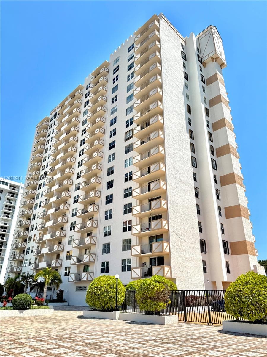 PRINCE GEORGE ARMS CONDO · #8I in Hallandale Beach - Photo 22