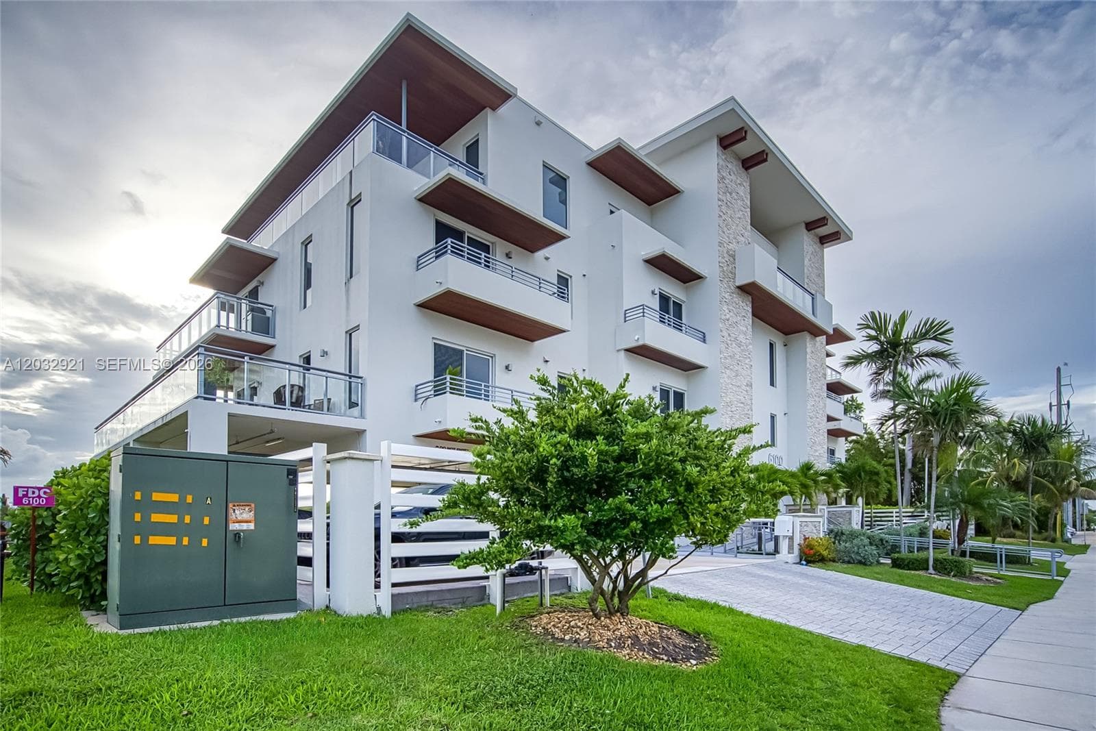 SEASIDE VILLAGE · #2N in Hollywood - Photo 77