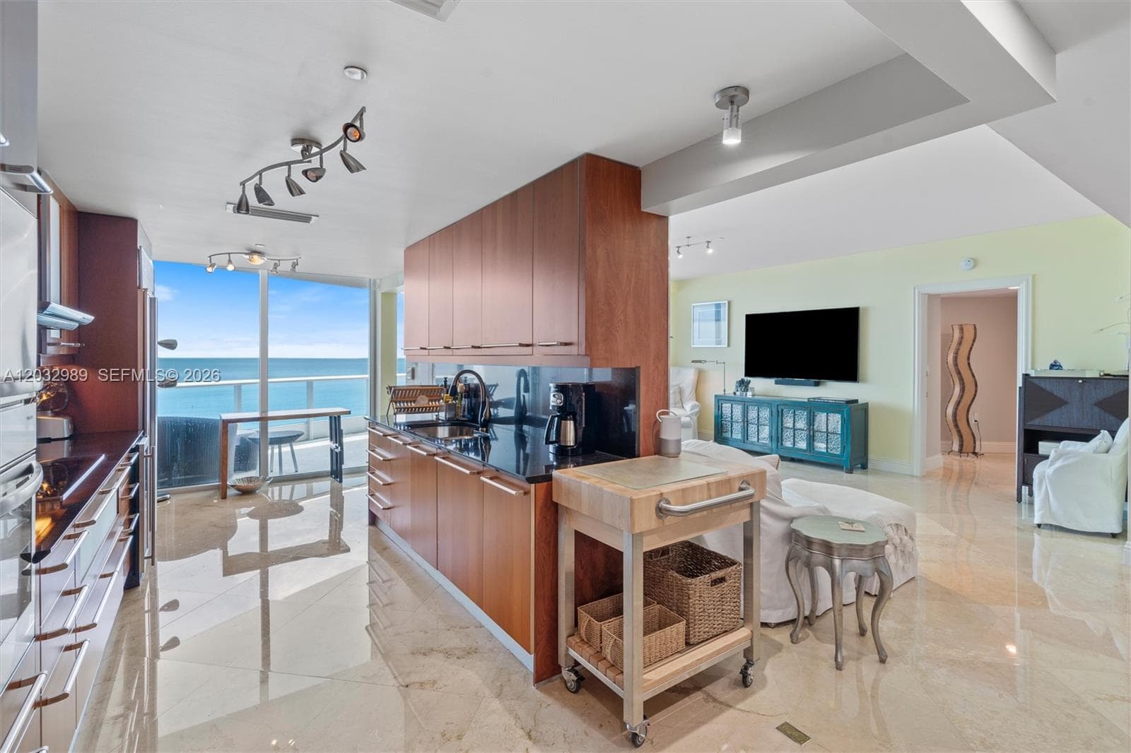 AQUAZUL CONDO · #402 in Lauderdale By The Sea - Photo 4