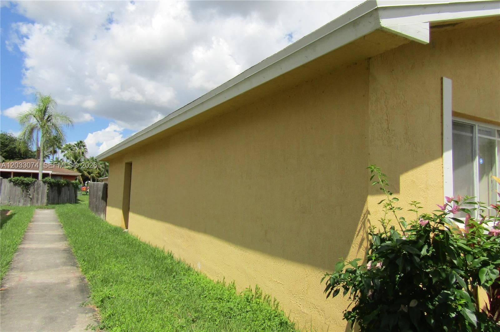 942 SW 8th Pl photo 11