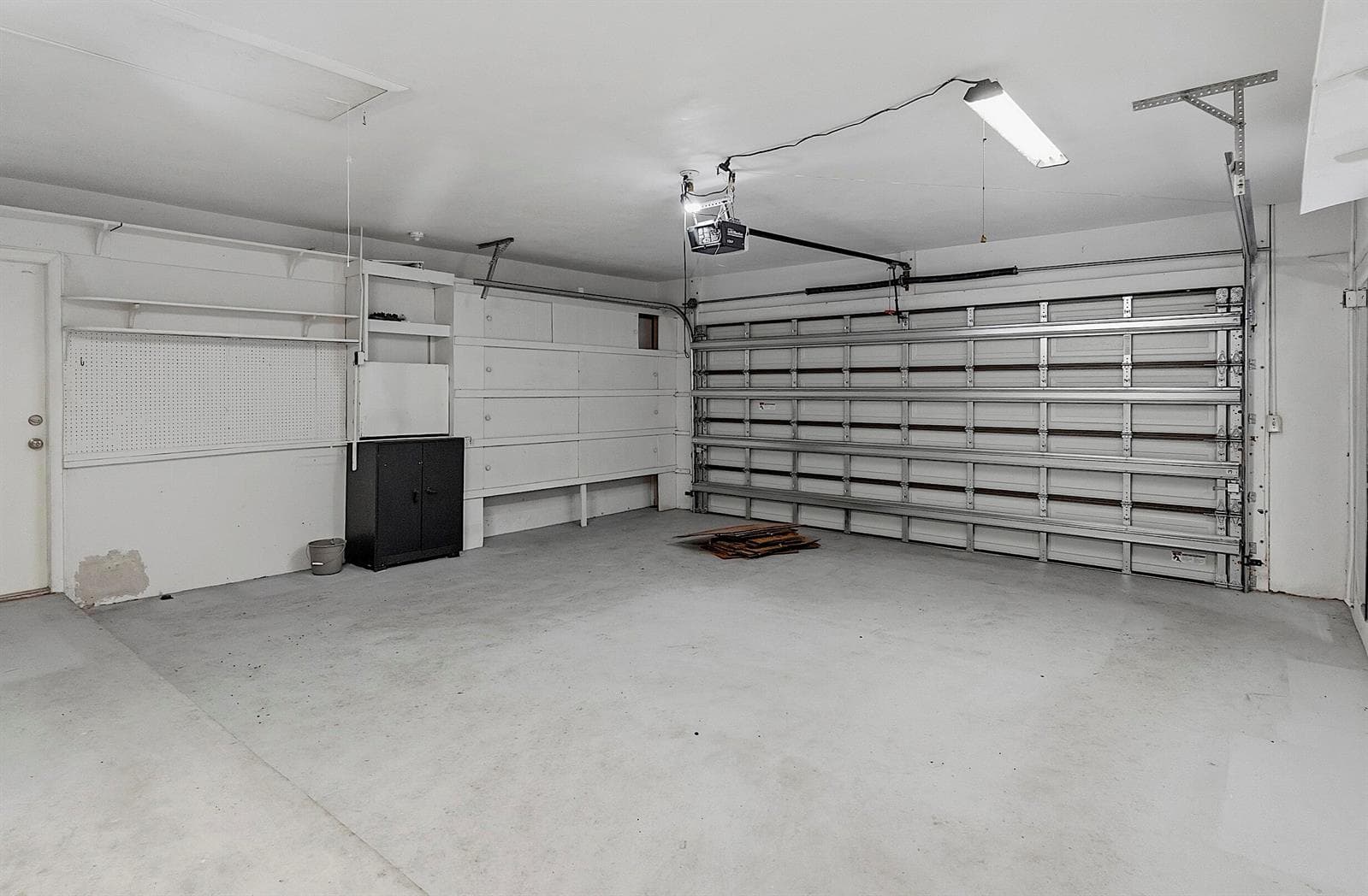 2910 NE 40th Ct - - 041
