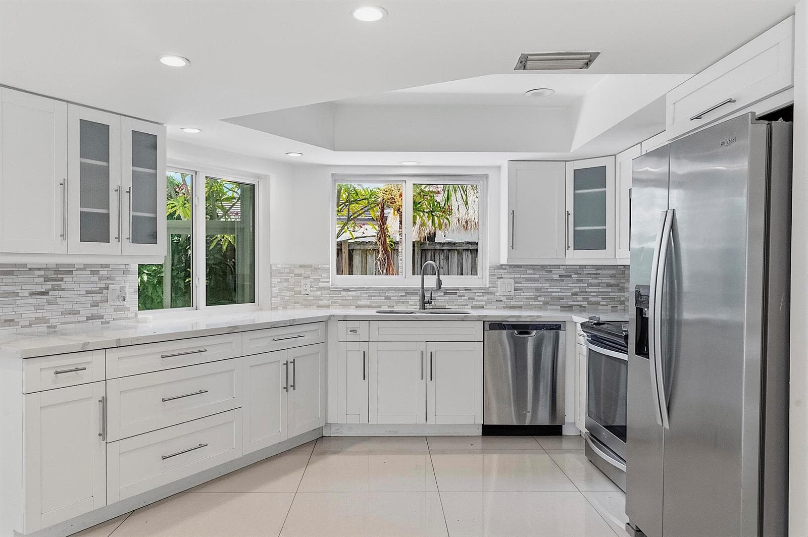 2910 NE 40th Ct - - 012