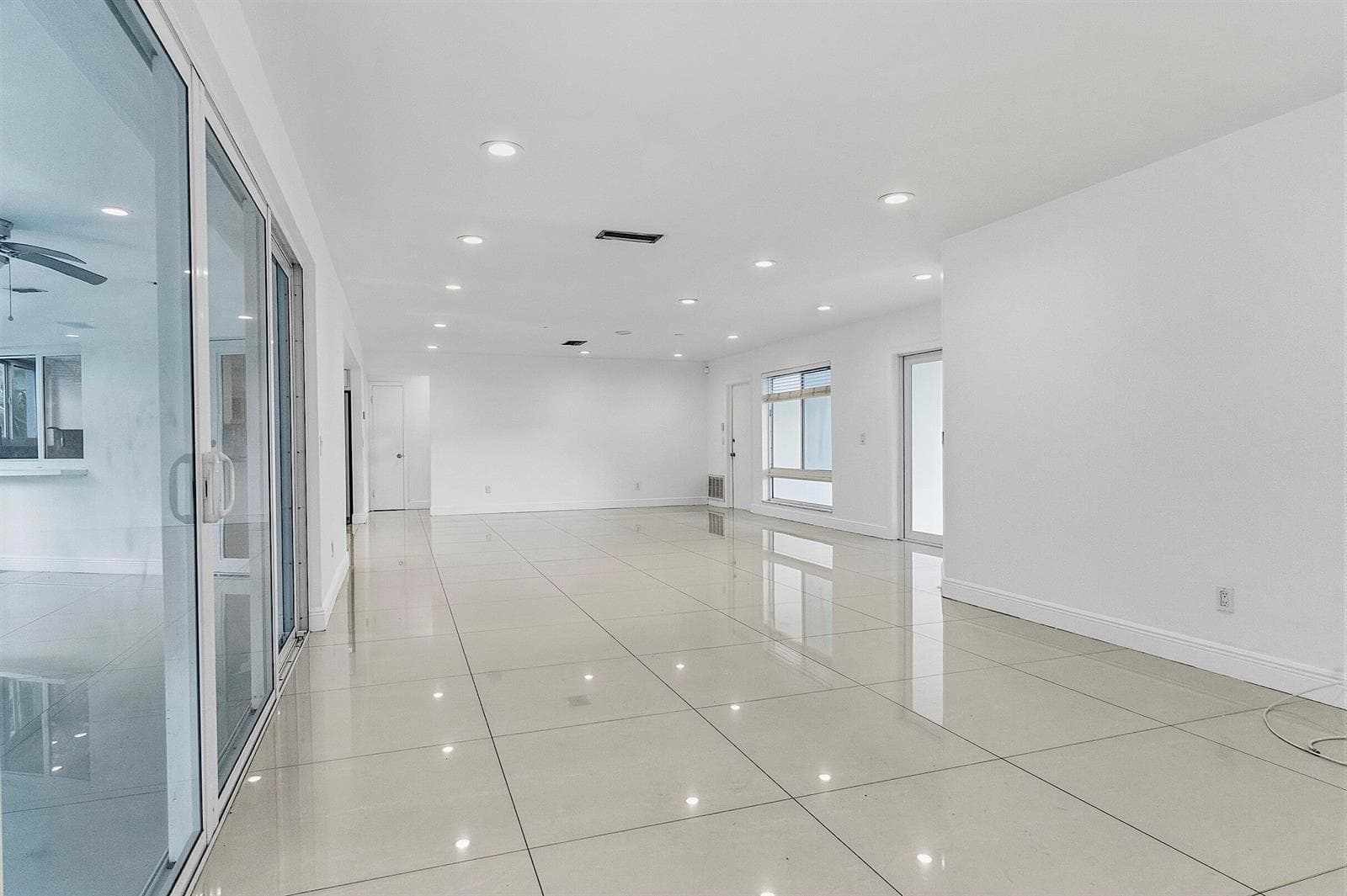 2910 NE 40th Ct - - 035