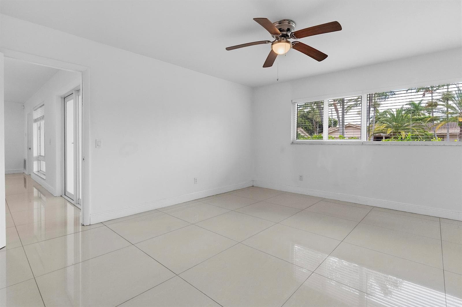 2910 NE 40th Ct - - 027