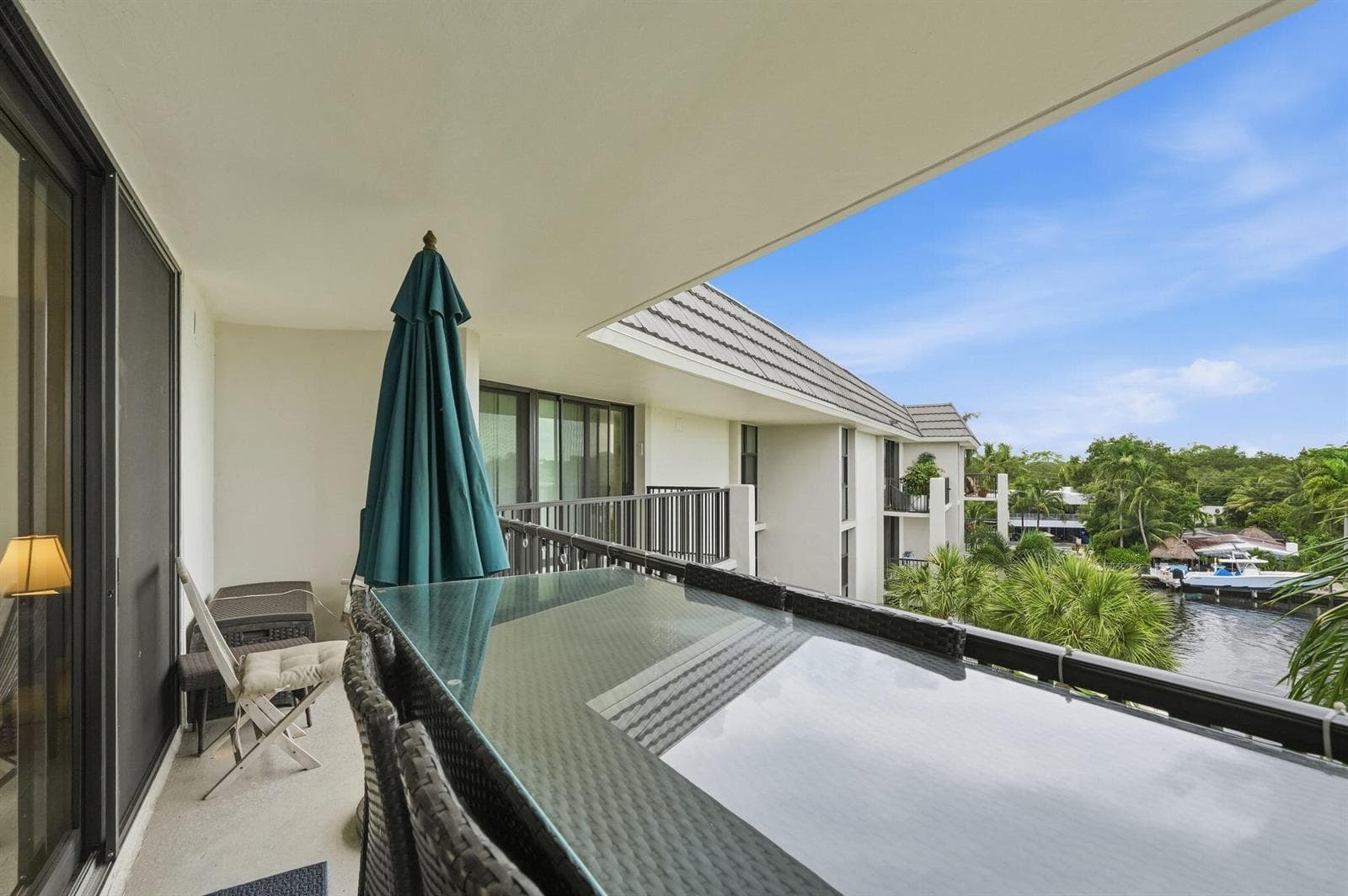 18-web-or-mls-1301_River_Reach_Drive_Uni