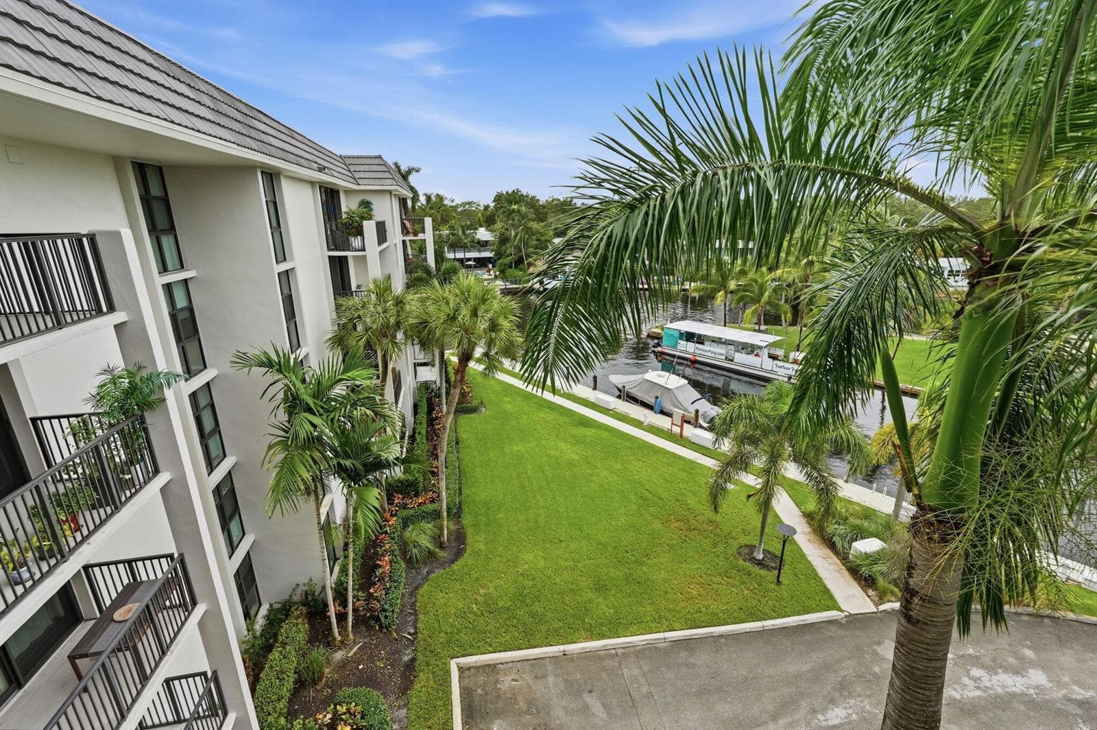 20-web-or-mls-1301_River_Reach_Drive_Uni