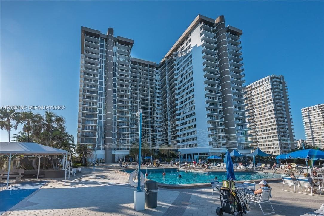 Parker Plaza · #1706 in Hallandale Beach - Photo 2