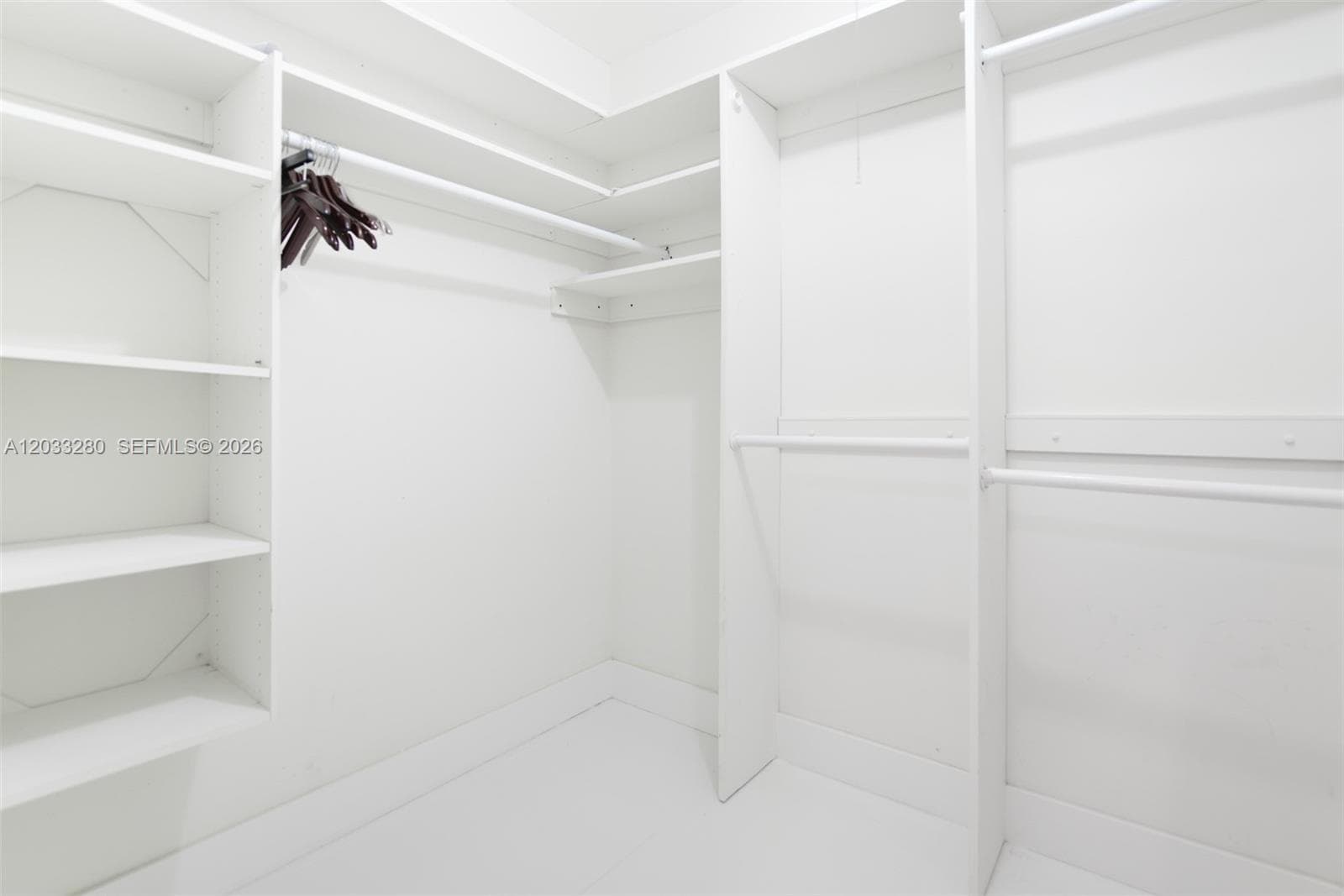CLOSET BEDROOM 2
