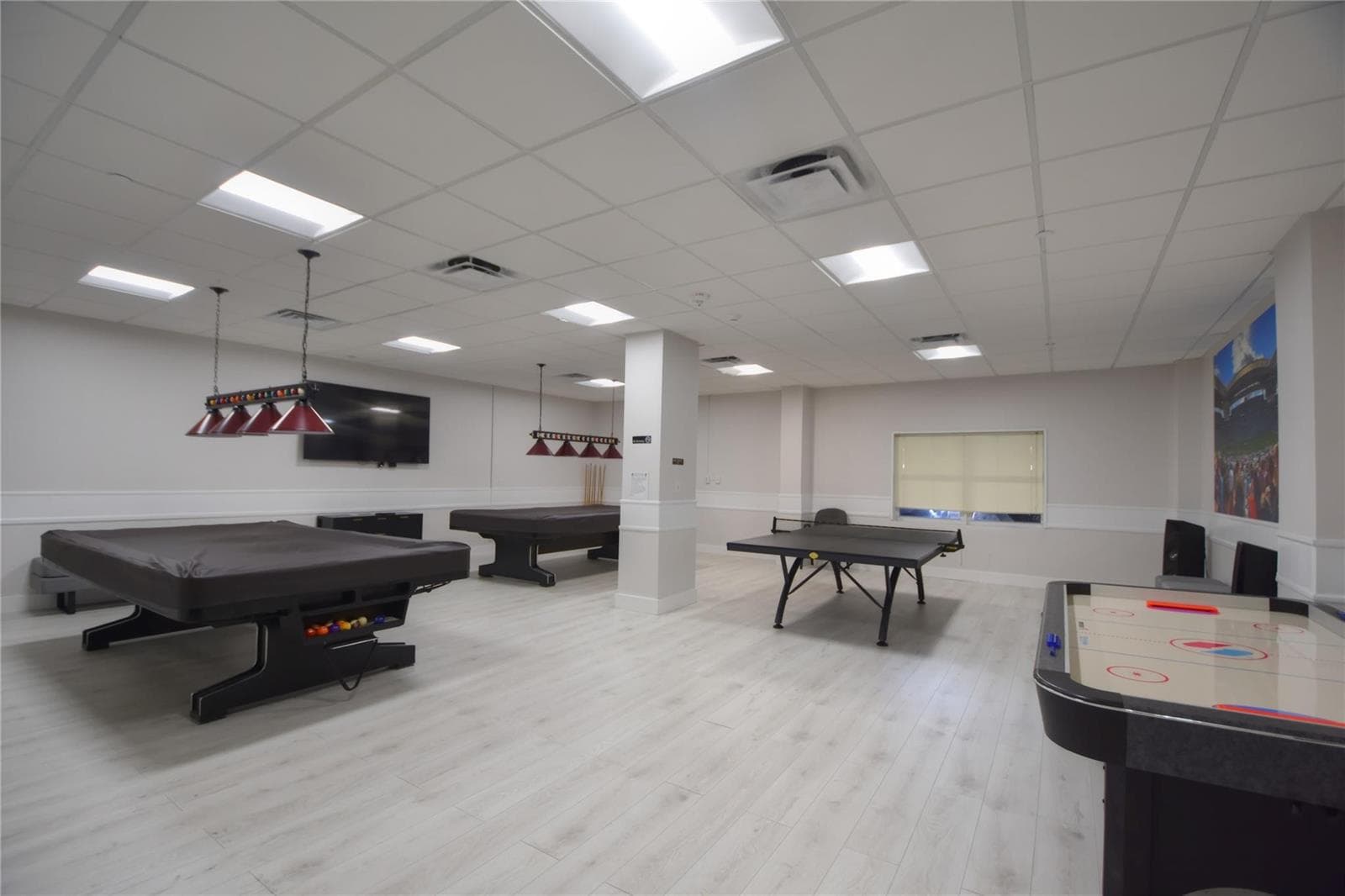 POOL TABLE