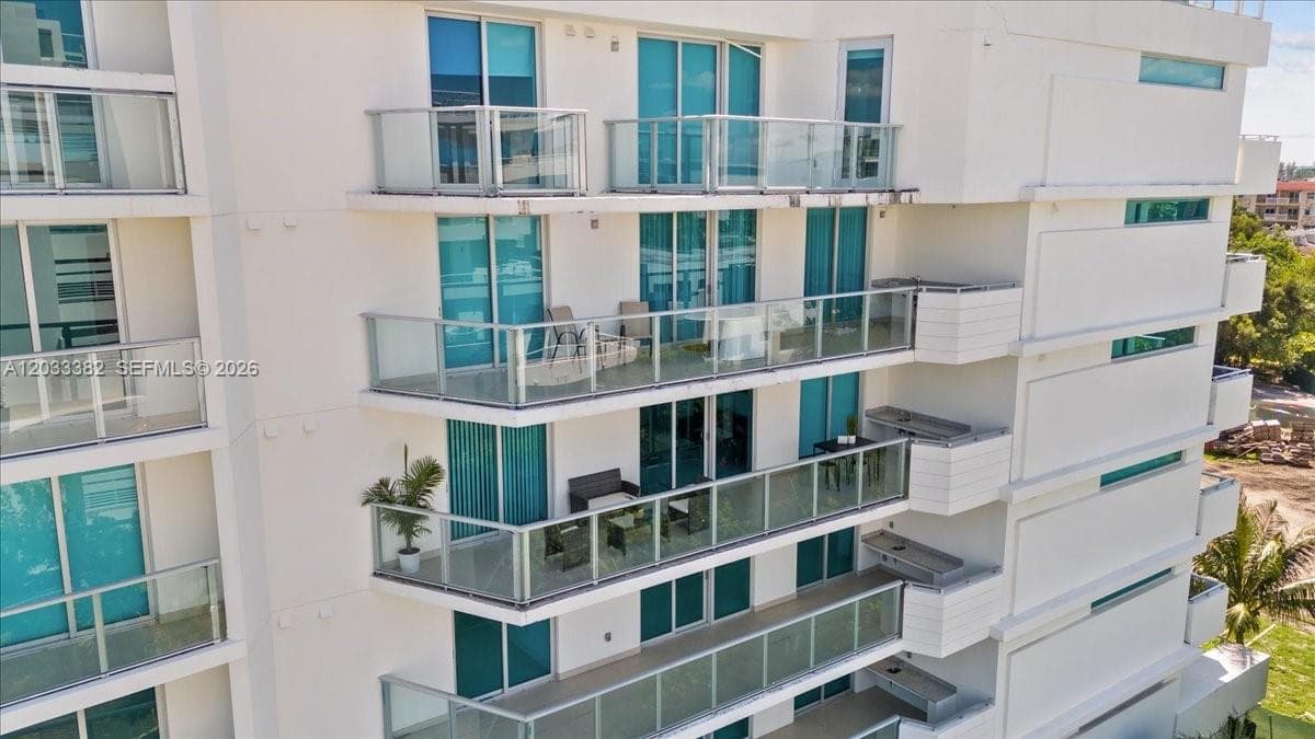 ONE BAY HARBOR CONDO · #502 in Bay Harbor Islands - Photo 2