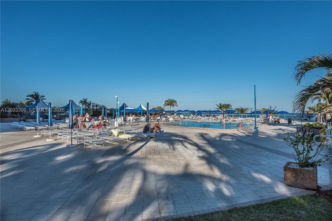 Parker Plaza · #1826 in Hallandale Beach - Photo 7