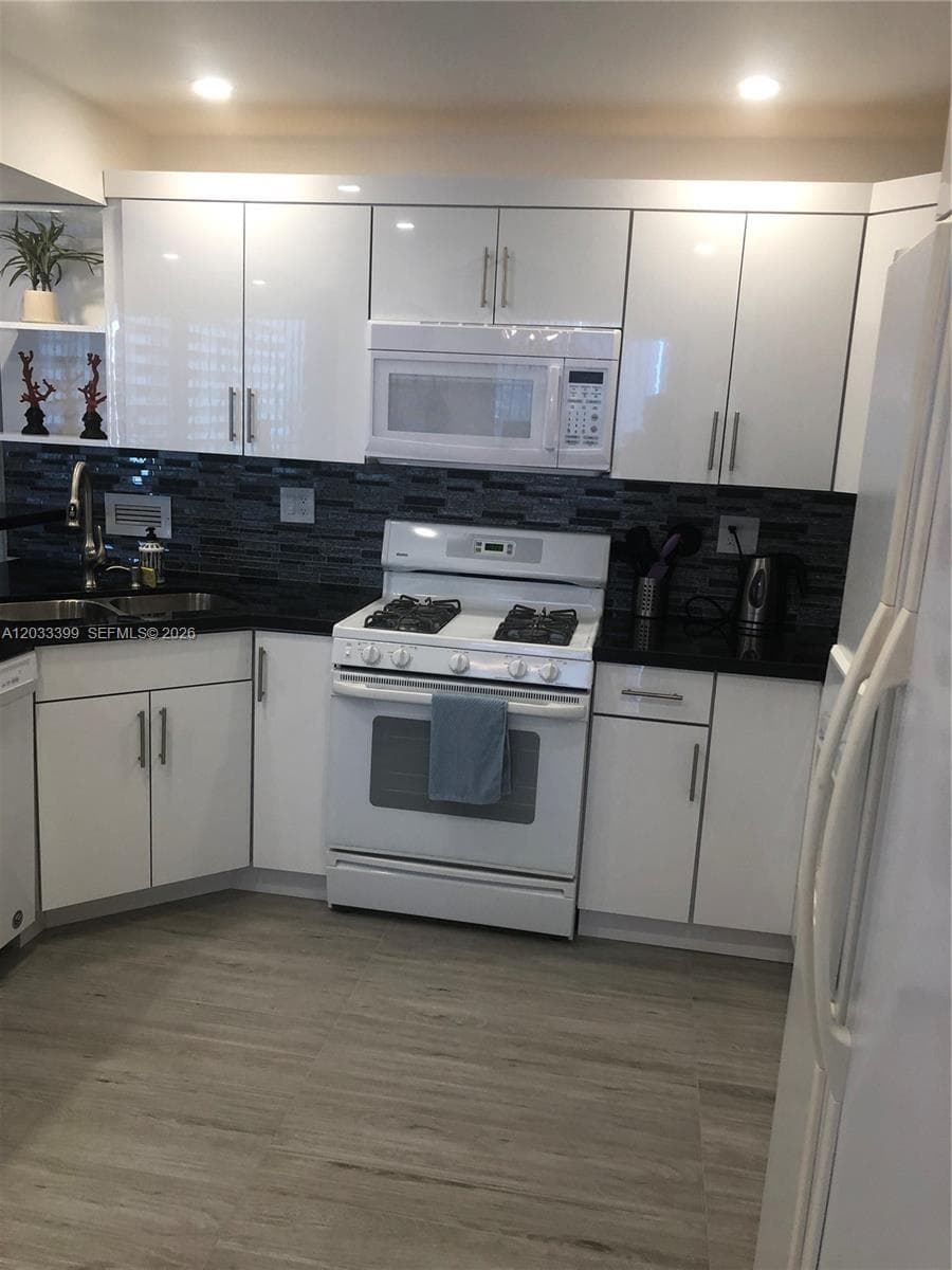 Parker Plaza · #1826 in Hallandale Beach - Photo 20