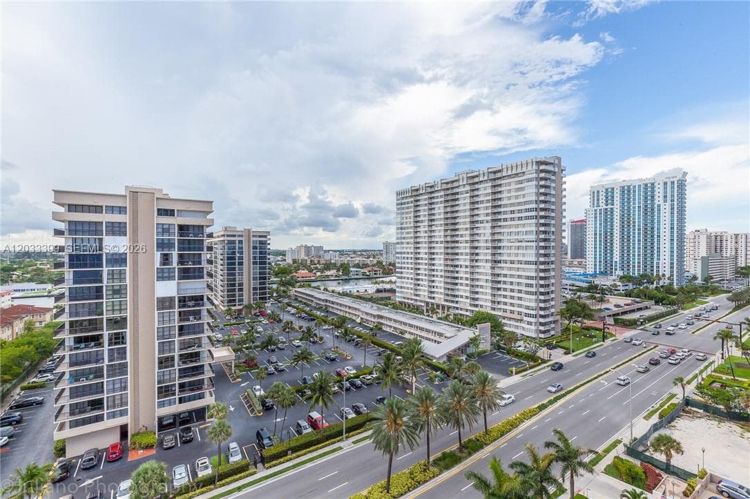 Parker Plaza · #1826 in Hallandale Beach - Photo 9
