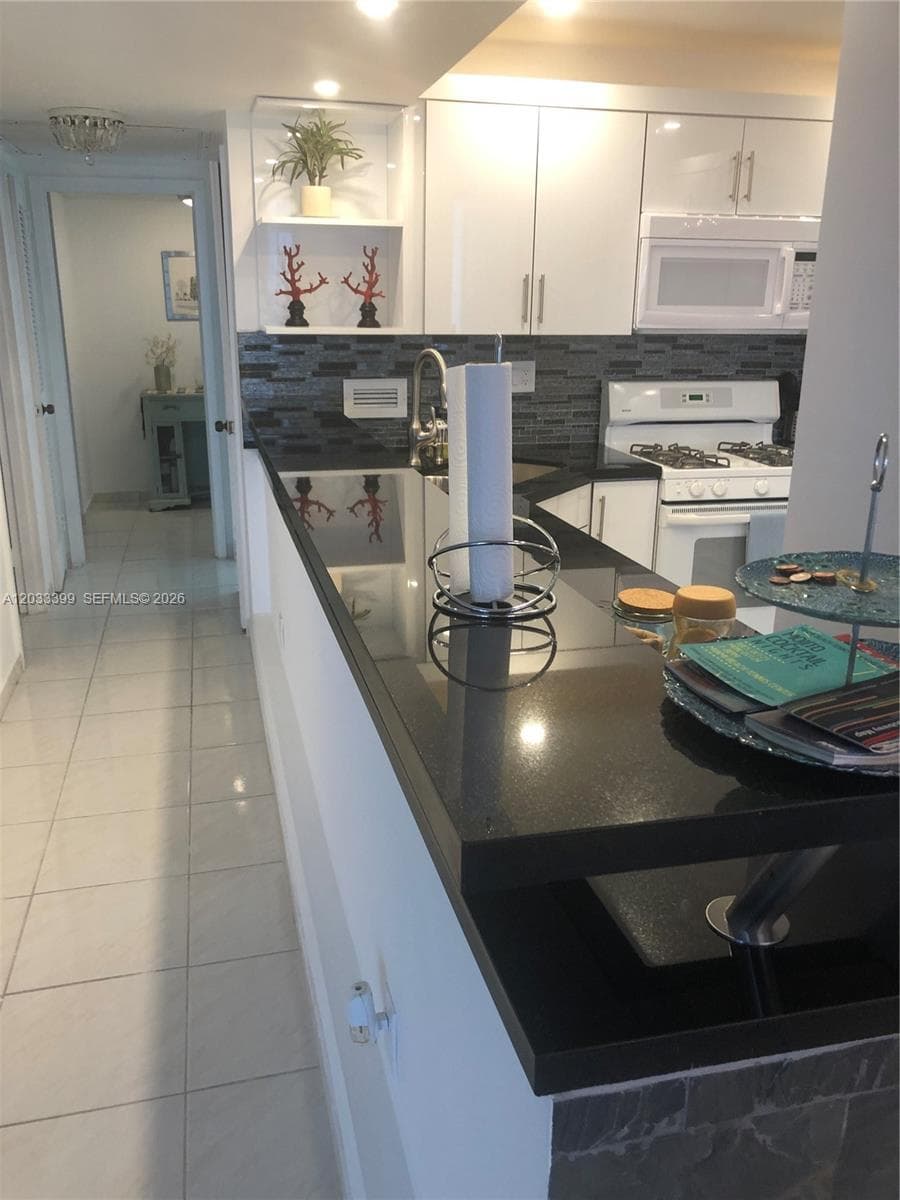 Parker Plaza · #1826 in Hallandale Beach - Photo 24