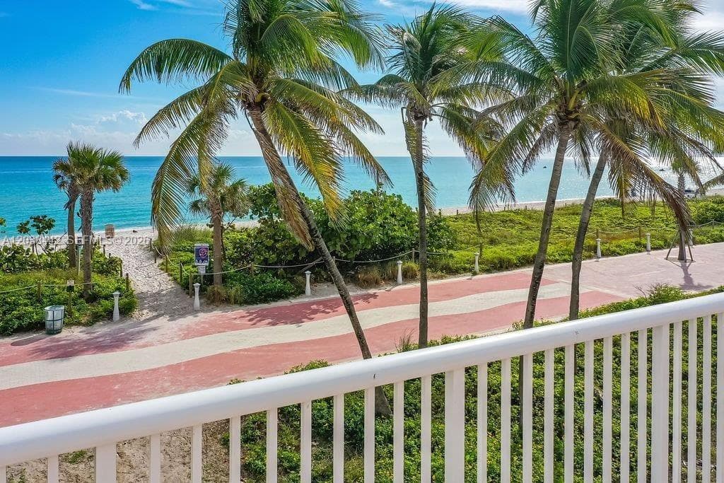 THE CARRIAGE HOUSE CONDO · #231 in Miami Beach - Photo 4