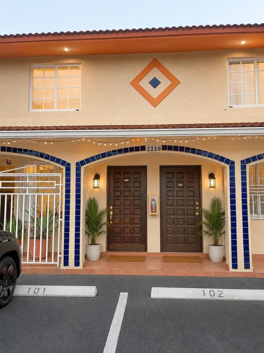 ALCAZAR VILLAS CONDO · #201-16 in Hialeah - Photo 2