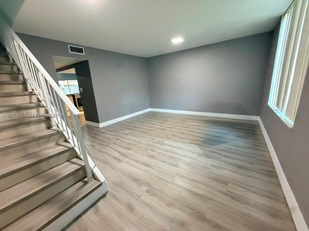 274 NE 141st St #3C photo 2