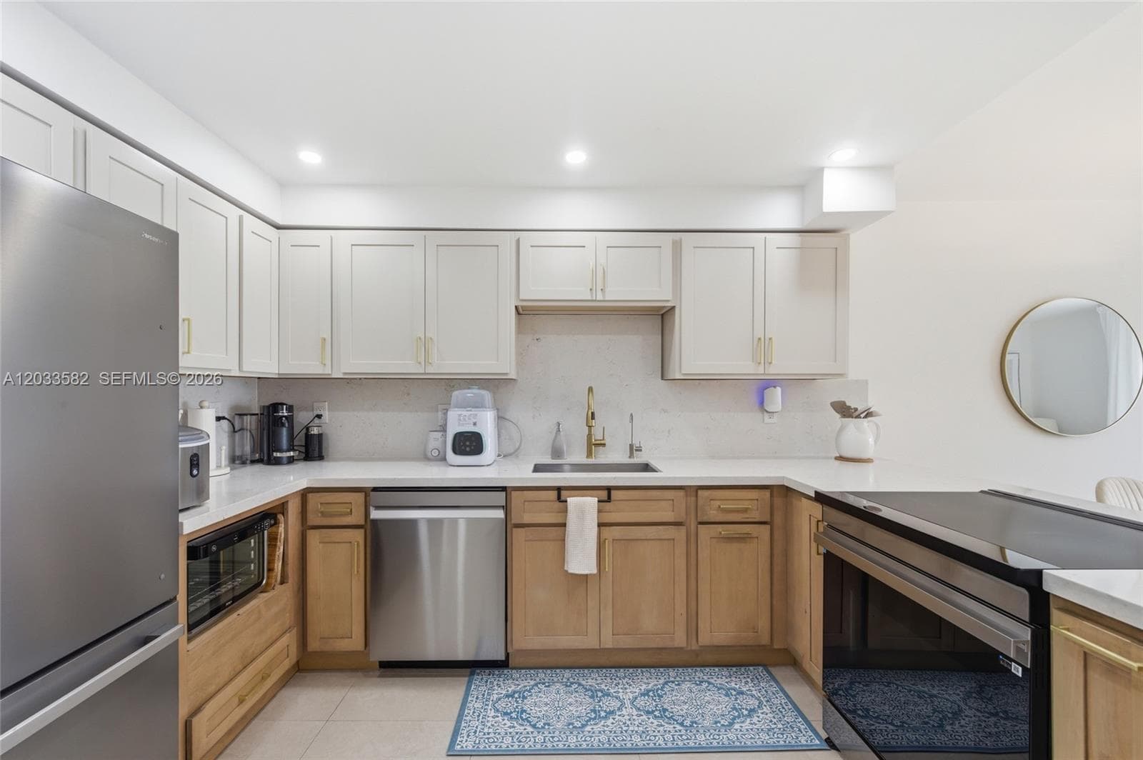 TOWNE ROYALE CONDO · #PH3 in Sunny Isles Beach - Photo 4