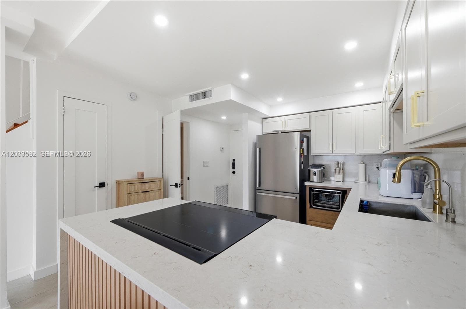 TOWNE ROYALE CONDO · #PH3 in Sunny Isles Beach - Photo 8